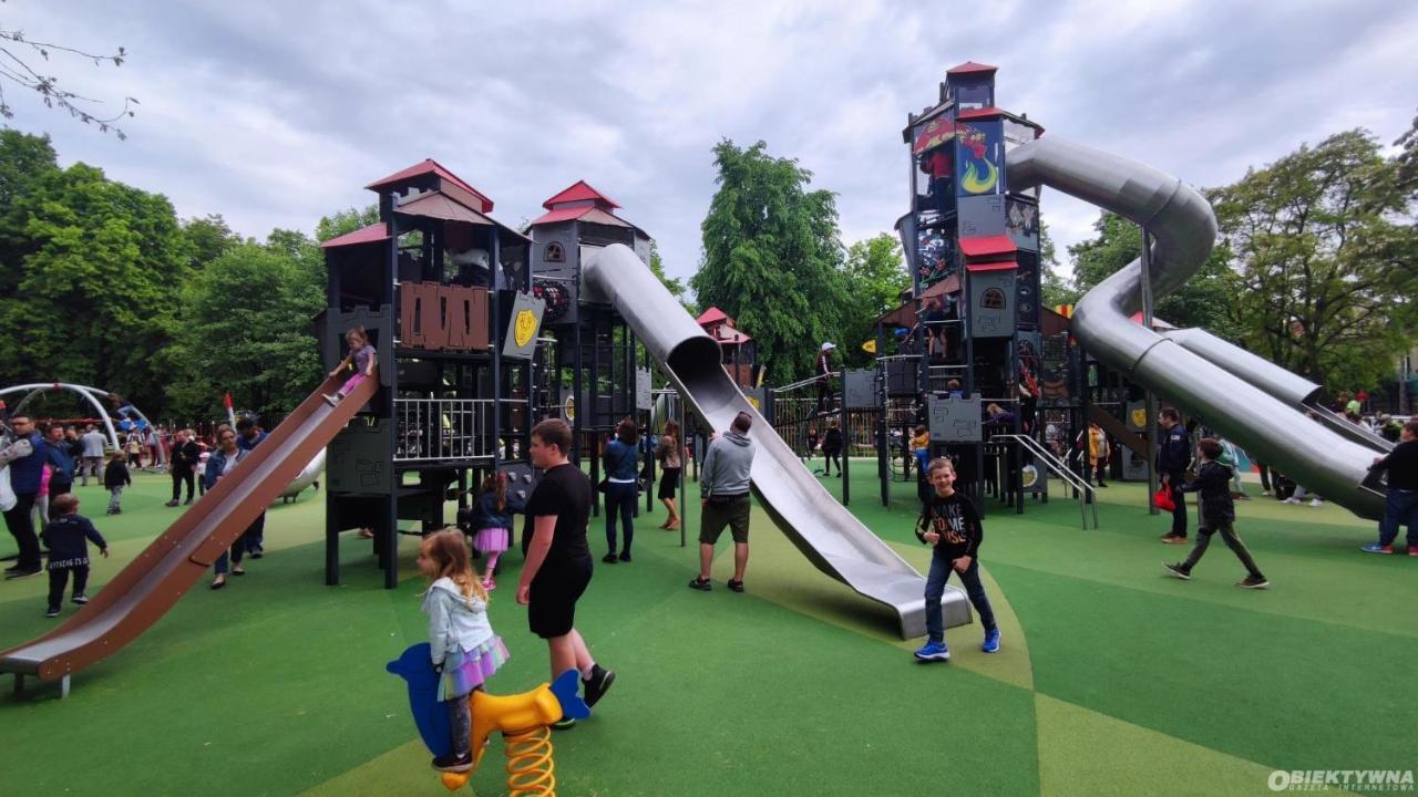 Juna2 - Nowoczesny Apartament W Centrum Z Widokiem Na Park Pruszków Εξωτερικό φωτογραφία